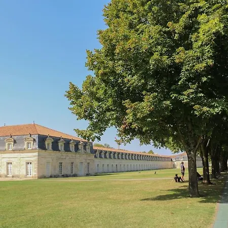 Le Puyravault - Situe En Plein Centre-ville & Proche Des Thermes דירה *