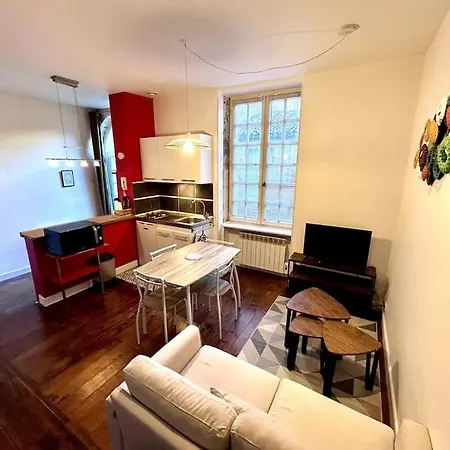 Le Puyravault - Situe En Plein Centre-ville & Proche Des Thermes דירה רושפור