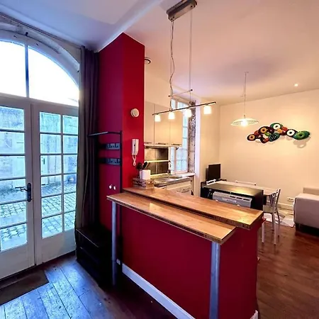 Le Puyravault - Situe En Plein Centre-ville & Proche Des Thermes דירה