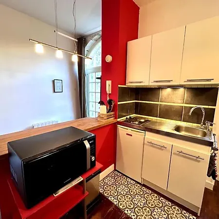 Le Puyravault - Situe En Plein Centre-ville & Proche Des Thermes דירה