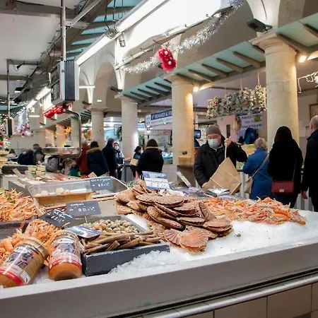 Le Puyravault - Situe En Plein Centre-ville & Proche Des Thermes דירה